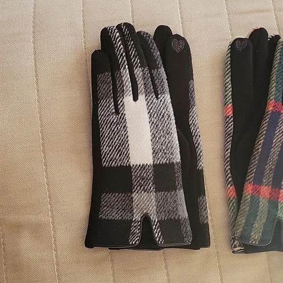 Burberry style warm can touch screen gloves, LV wallet and small bag for watch - Picture 4 of 6